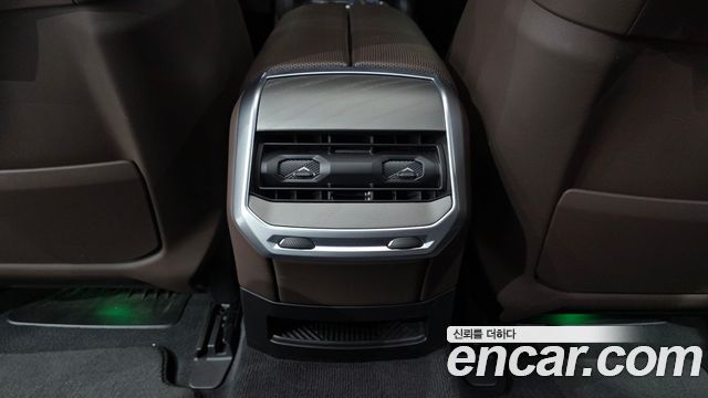 BMW 7-Series 2023 — photo 35