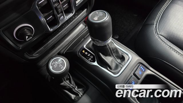Jeep Wrangler 2022 — photo 12