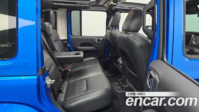 Jeep Wrangler 2022 — photo 17