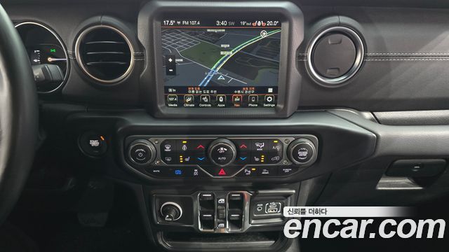 Jeep Wrangler 2022 — photo 19