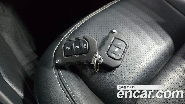 Jeep Wrangler 2022 — photo 25