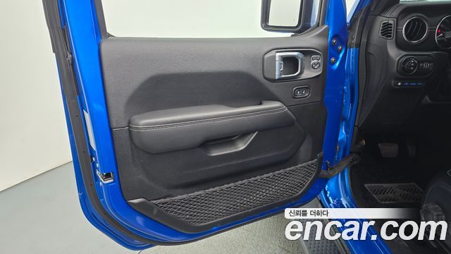 Jeep Wrangler 2022 — photo 14