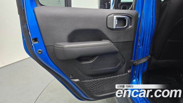 Jeep Wrangler 2022 — photo 15