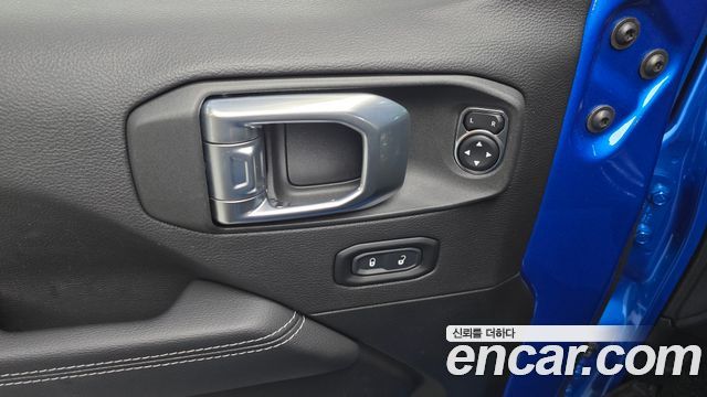 Jeep Wrangler 2022 — photo 30