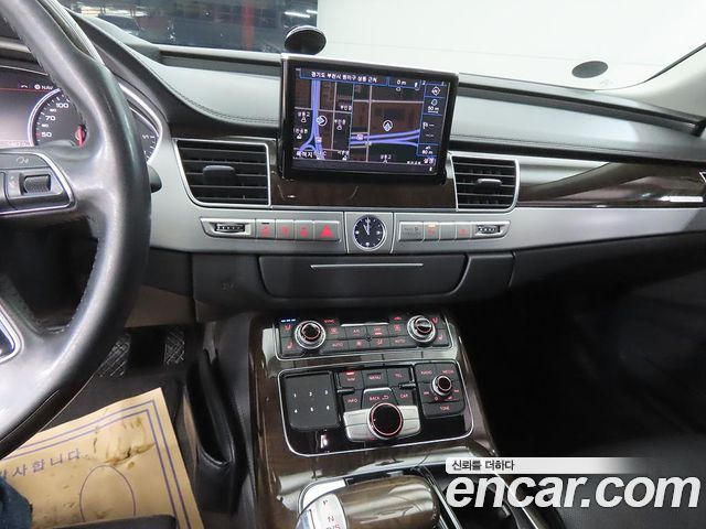 Audi A8 2015 — photo 10
