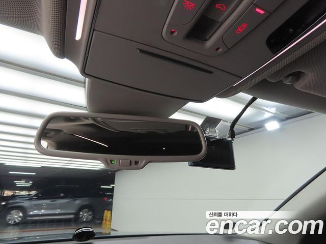Audi A8 2015 — photo 12