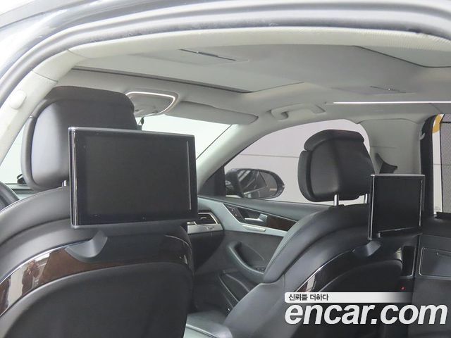 Audi A8 2015 — photo 13
