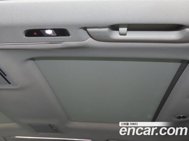 Audi A8 2015 — photo 14