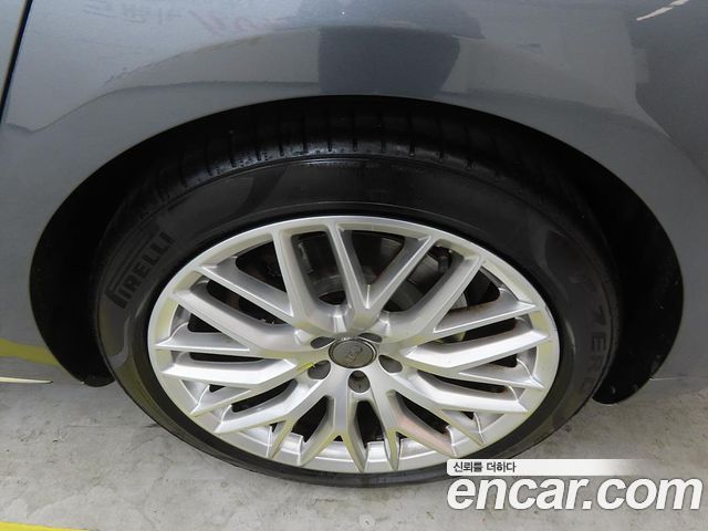 Audi A8 2015 — photo 20
