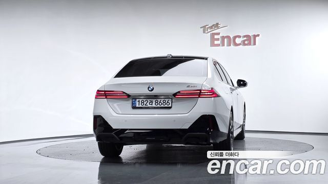 BMW 5-Series 2024 — photo 4