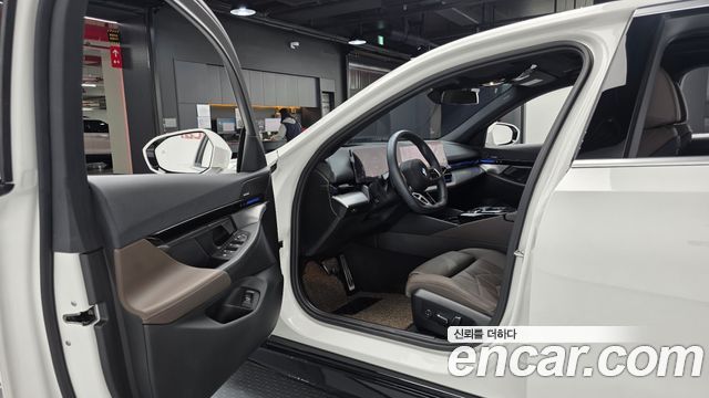 BMW 5-Series 2024 — photo 13