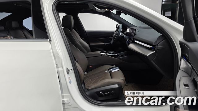 BMW 5-Series 2024 — photo 17
