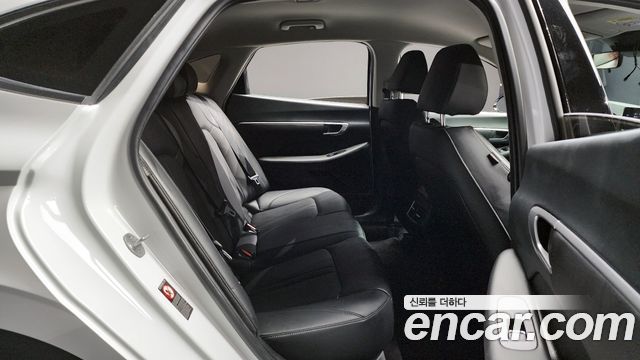 Hyundai Sonata 2023 — photo 17