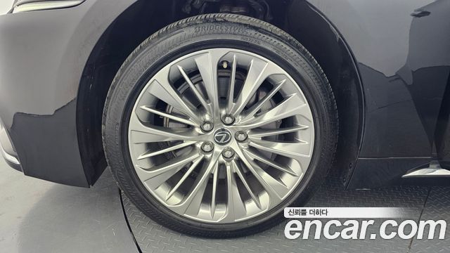 Lexus LS 2019 — photo 5