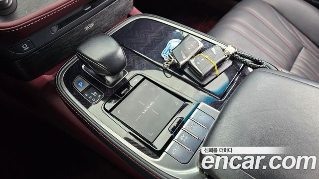 Lexus LS 2019 — photo 12