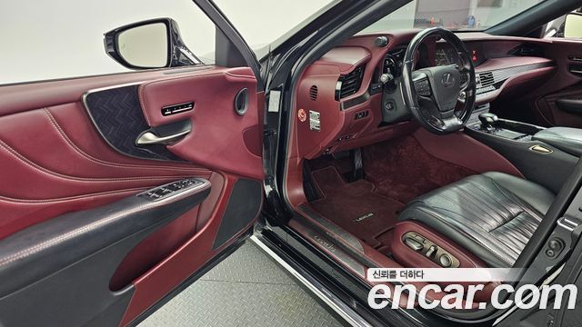 Lexus LS 2019 — photo 13