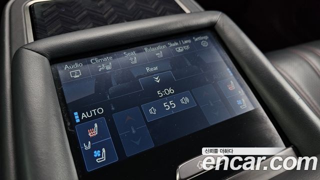 Lexus LS 2019 — photo 24