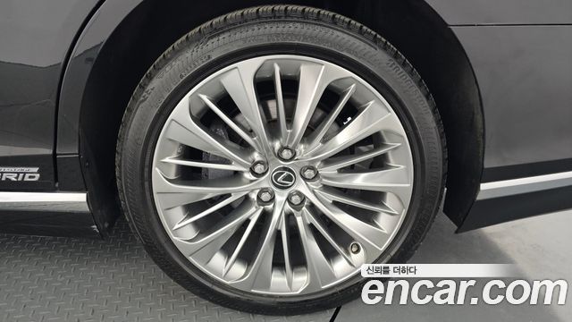 Lexus LS 2019 — photo 7