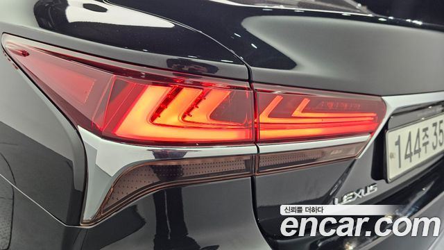 Lexus LS 2019 — photo 9