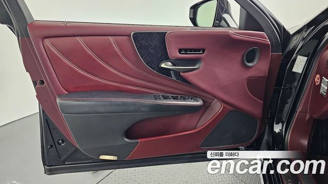 Lexus LS 2019 — photo 14