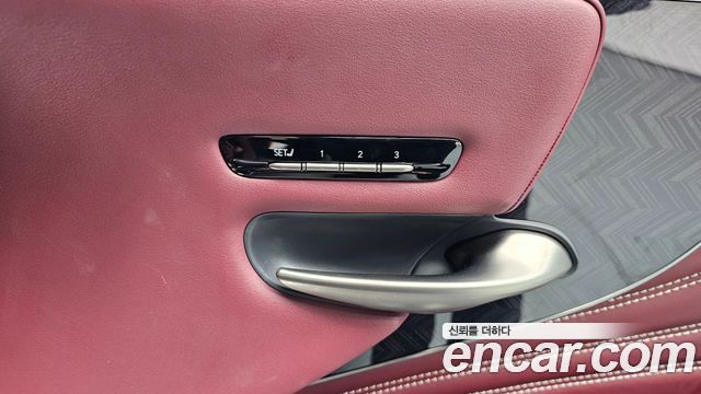 Lexus LS 2019 — photo 29