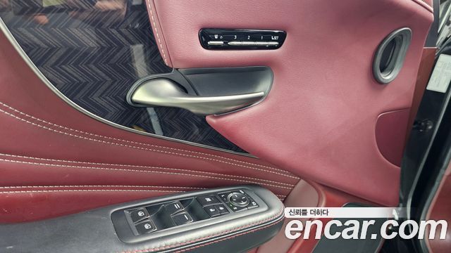 Lexus LS 2019 — photo 31