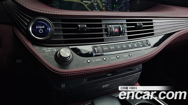 Lexus LS 2019 — photo 33