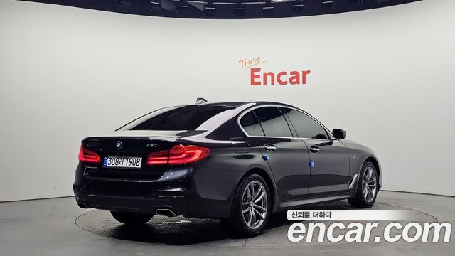 BMW 5-Series 2018 — photo 2