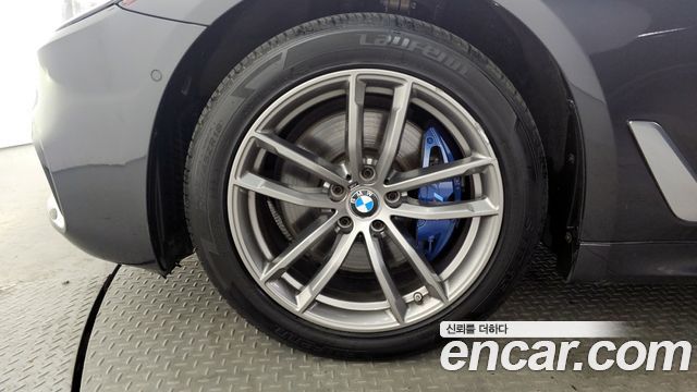 BMW 5-Series 2018 — photo 5