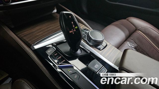 BMW 5-Series 2018 — photo 9