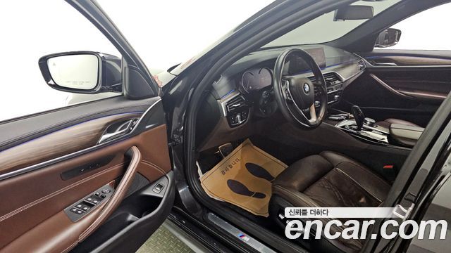 BMW 5-Series 2018 — photo 10