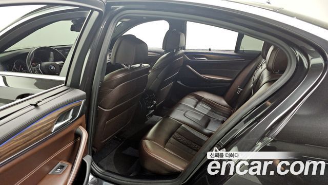 BMW 5-Series 2018 — photo 11