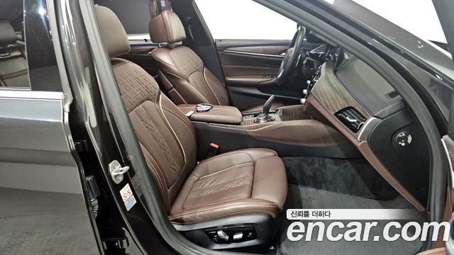 BMW 5-Series 2018 — photo 12