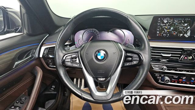 BMW 5-Series 2018 — photo 14