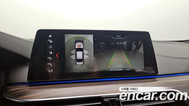 BMW 5-Series 2018 — photo 16
