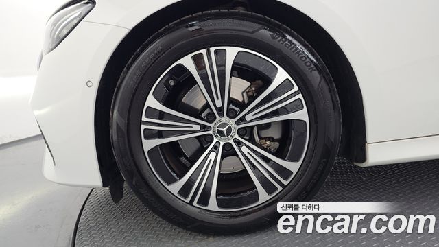 Mercedes-Benz E-Class 2025 — photo 5