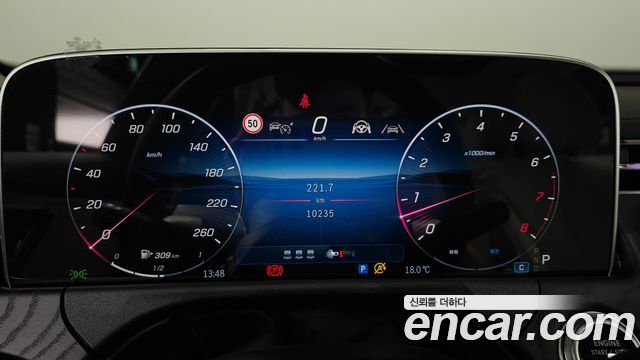 Mercedes-Benz E-Class 2025 — photo 8