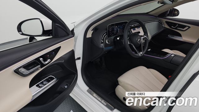 Mercedes-Benz E-Class 2025 — photo 10