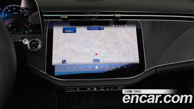 Mercedes-Benz E-Class 2025 — photo 14