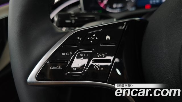 Mercedes-Benz E-Class 2025 — photo 16