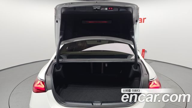 Mercedes-Benz E-Class 2025 — photo 20