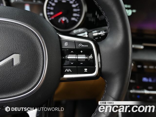 Kia Canival 2023 — photo 17