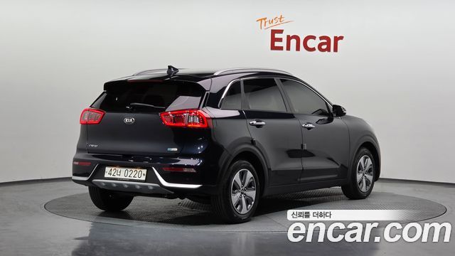 Kia Niro 2017 — photo 2