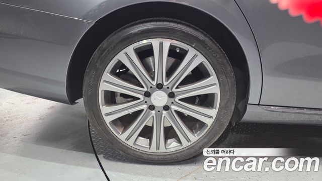 Mercedes-Benz E-Class 2019 — photo 5