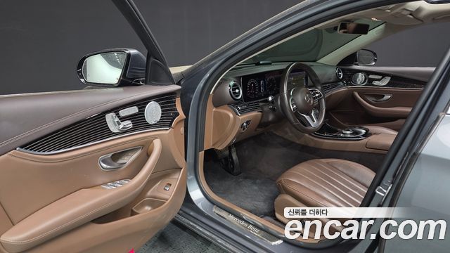 Mercedes-Benz E-Class 2019 — photo 10
