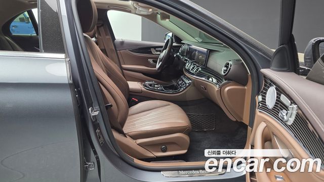 Mercedes-Benz E-Class 2019 — photo 11