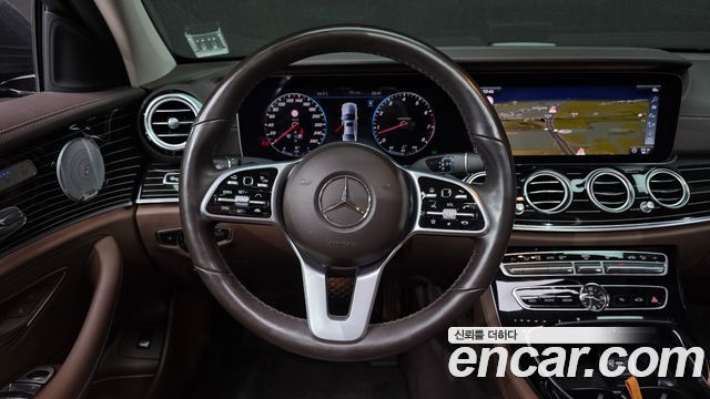 Mercedes-Benz E-Class 2019 — photo 13