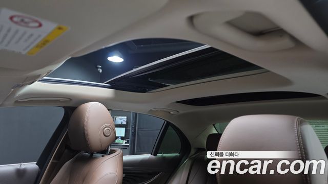 Mercedes-Benz E-Class 2019 — photo 17