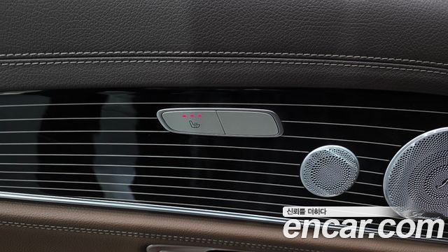 Mercedes-Benz E-Class 2019 — photo 19