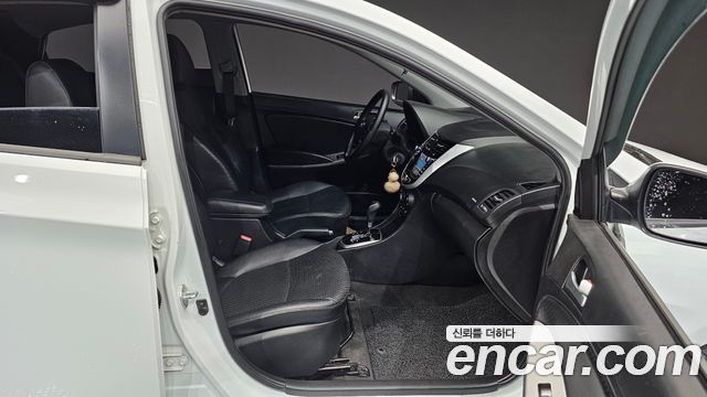 Hyundai Accent 2016 — photo 16